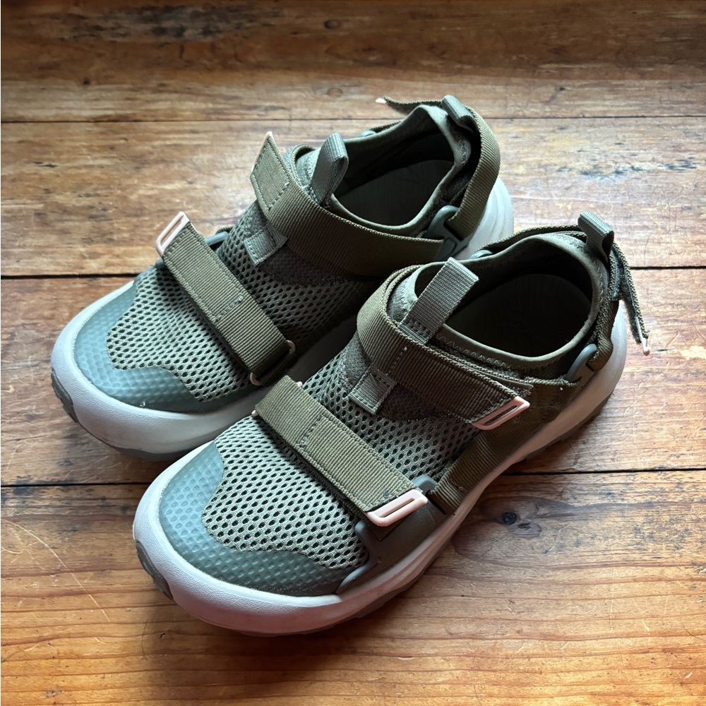 TEVA OUTFLOW Universal Water Shoes - Picture 2 of 6